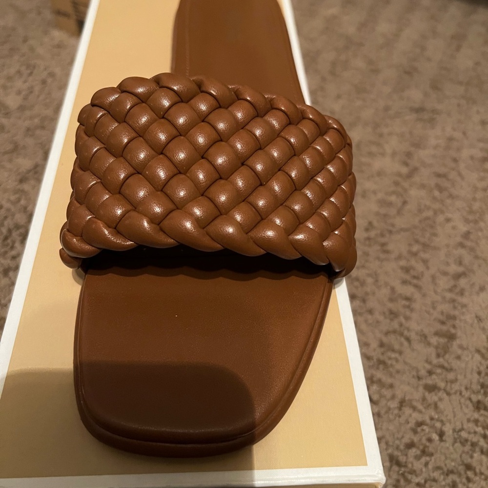 Brand New Michael Kors size 10 neutral slides